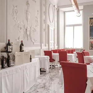 De 4*, Genova Italia